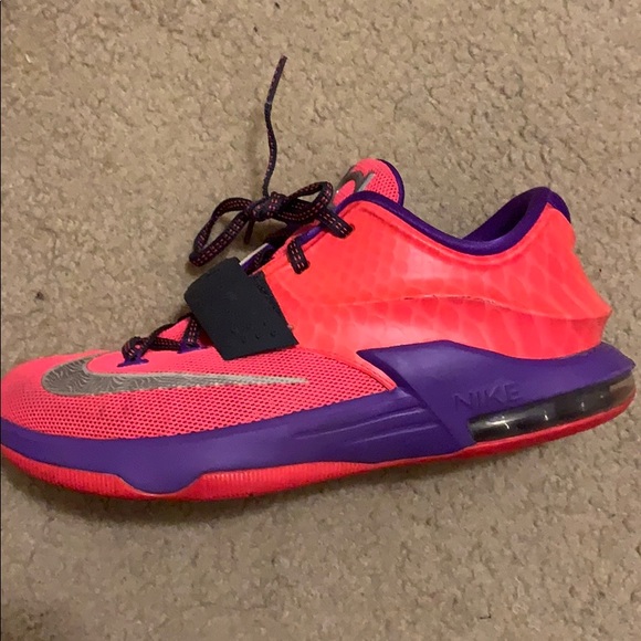 Kevin Durant 7’s Nike Shoe - Picture 2 of 3